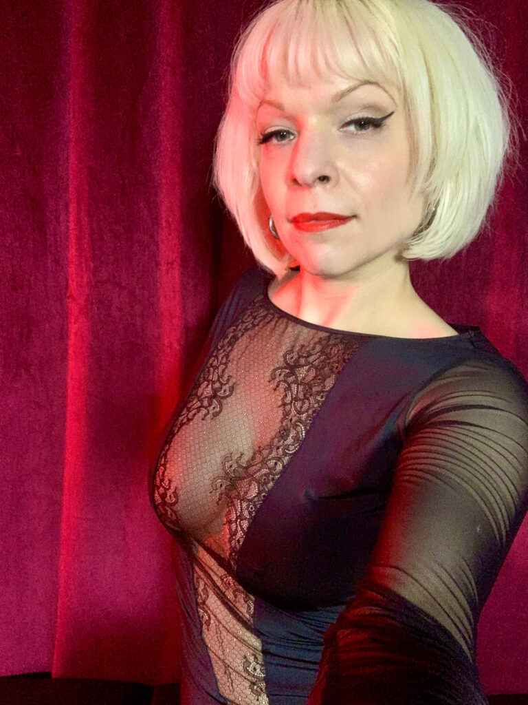 Mistress Isadora public humiliation dominatrix session